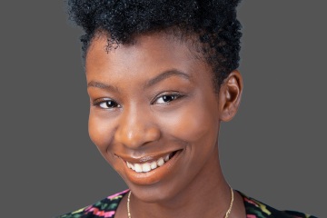 Dareena's happy headshot