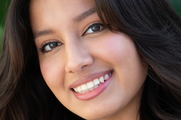 DSC9837-Sam-Headshot-Pg