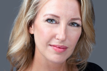 Confident-woman-headshot