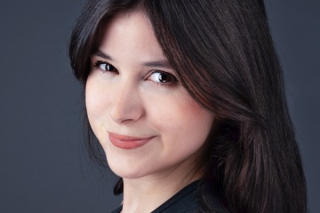 Young-attractive-woman-headshot